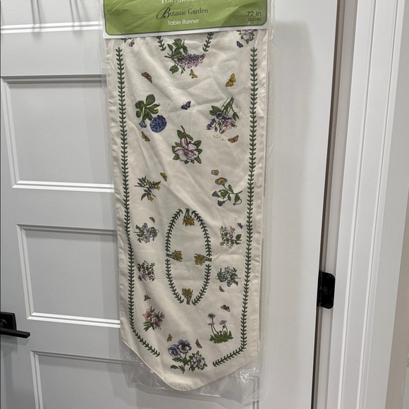 Portmeirion Green and White Floral Tablecloth - Picture 5 of 5